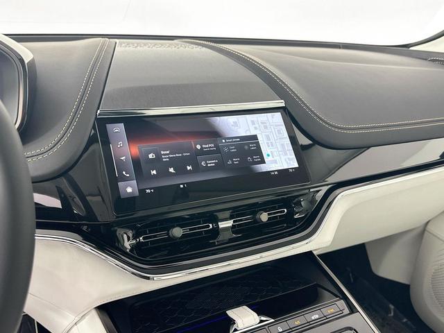 Photo of 2025 Zenith White Aston Martin DBX