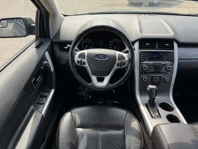 Photo of 2014 Mineral Gray Metallic Ford Edge