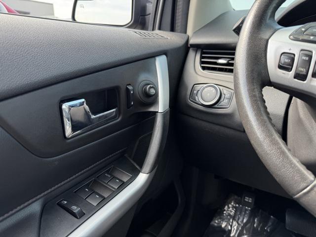 Photo of 2014 Mineral Gray Metallic Ford Edge