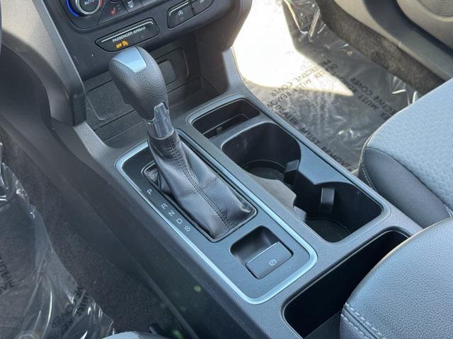Photo of 2017 White Platinum Metallic Tri-Coat Ford Escape