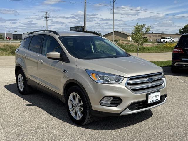 Photo of 2017 White Platinum Metallic Tri-Coat Ford Escape