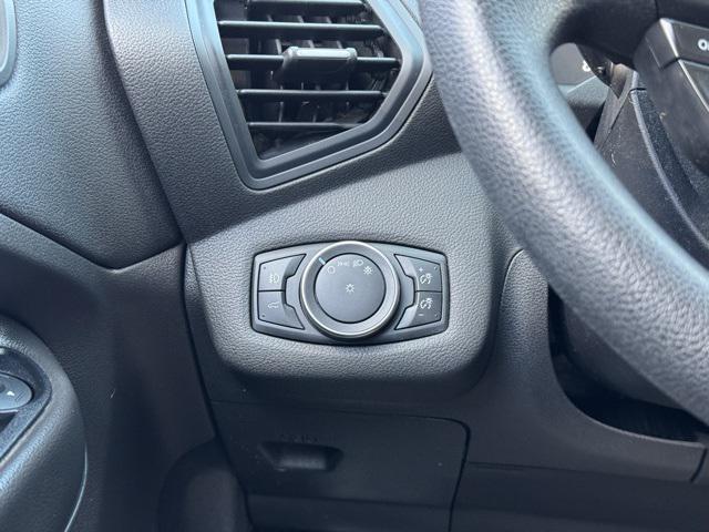 Photo of 2017 White Platinum Metallic Tri-Coat Ford Escape