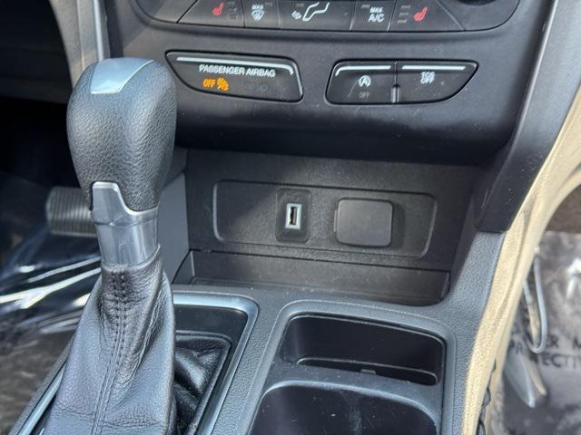 Photo of 2017 White Platinum Metallic Tri-Coat Ford Escape