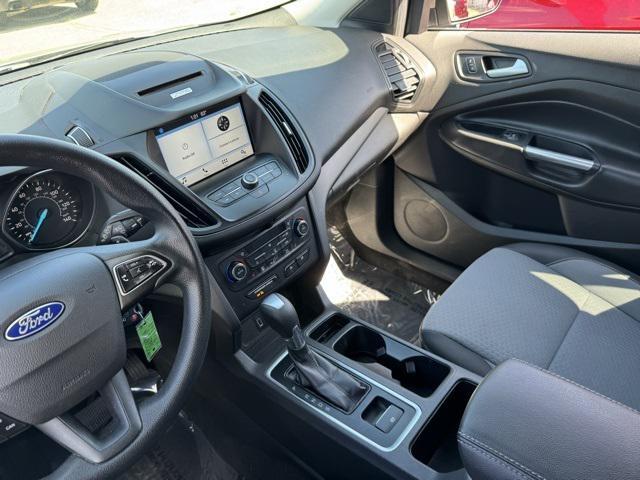 Photo of 2017 White Platinum Metallic Tri-Coat Ford Escape