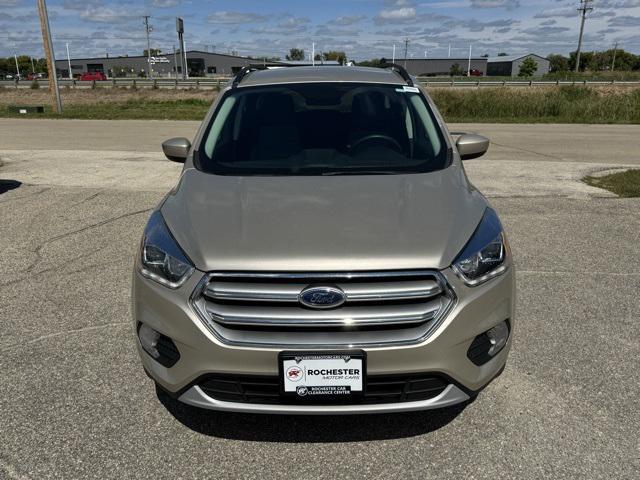 Photo of 2017 White Platinum Metallic Tri-Coat Ford Escape
