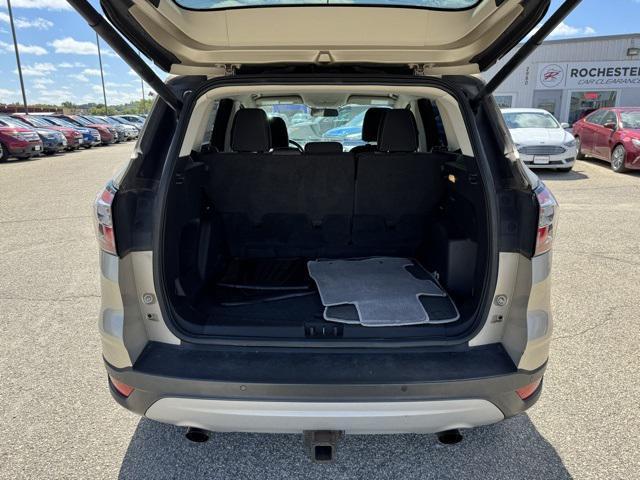 Photo of 2017 White Platinum Metallic Tri-Coat Ford Escape