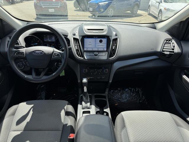 Photo of 2017 White Platinum Metallic Tri-Coat Ford Escape