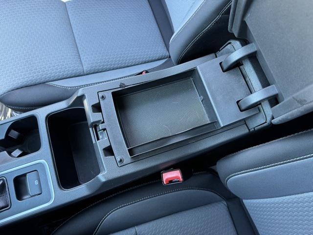 Photo of 2017 White Platinum Metallic Tri-Coat Ford Escape
