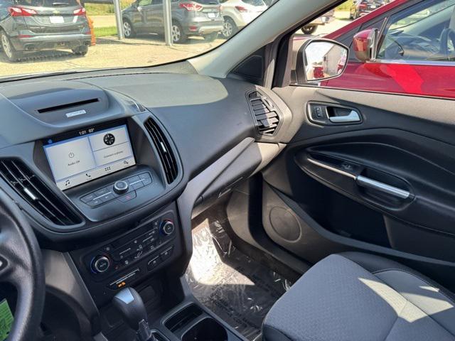 Photo of 2017 White Platinum Metallic Tri-Coat Ford Escape