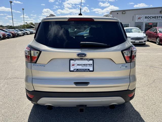Photo of 2017 White Platinum Metallic Tri-Coat Ford Escape