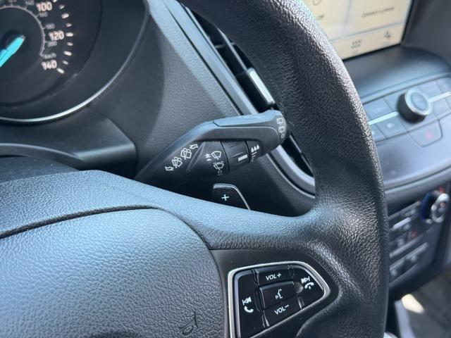 Photo of 2017 White Platinum Metallic Tri-Coat Ford Escape