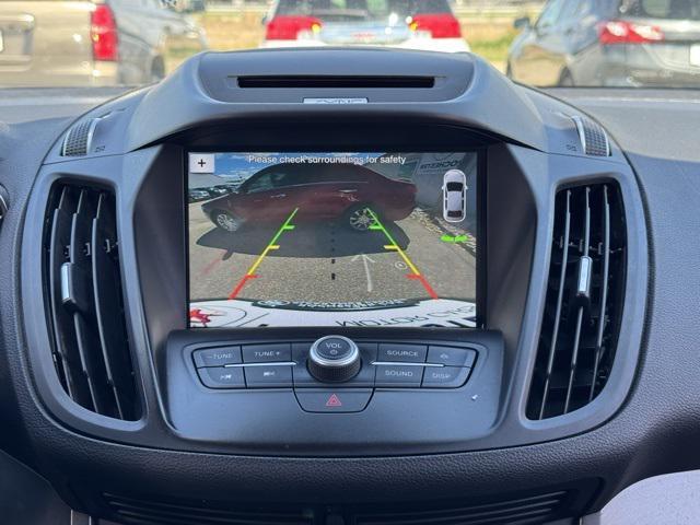 Photo of 2017 White Platinum Metallic Tri-Coat Ford Escape