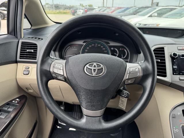 Photo of 2011 Blizzard Pearl Toyota Venza