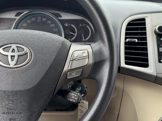 Photo of 2011 Blizzard Pearl Toyota Venza