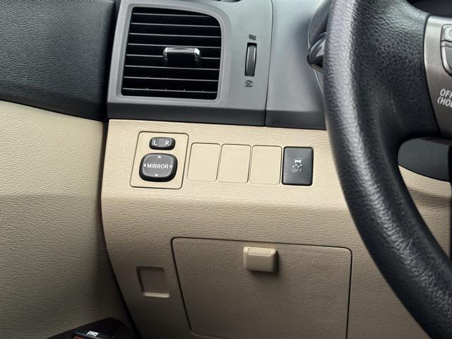 Photo of 2011 Blizzard Pearl Toyota Venza
