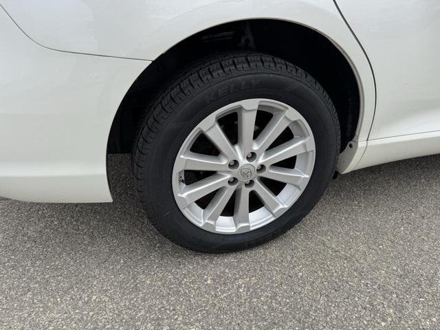 Photo of 2011 Blizzard Pearl Toyota Venza