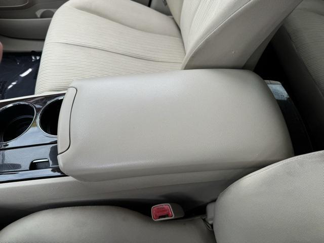 Photo of 2011 Blizzard Pearl Toyota Venza