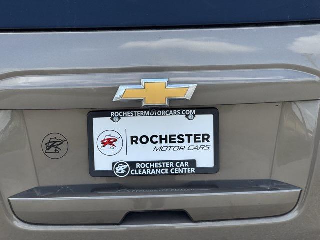 Photo of 2015 Brownstone Metallic Chevrolet Suburban