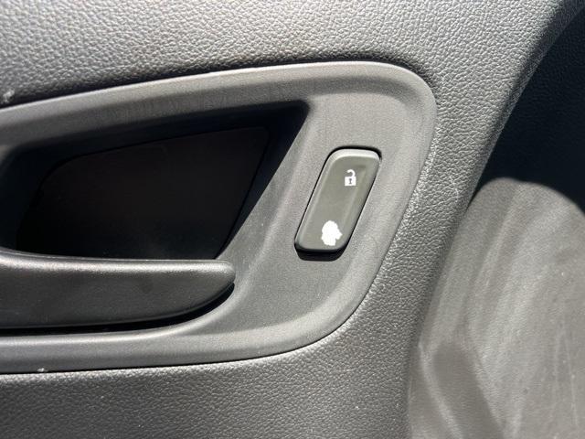 Photo of 2019 Summit White Chevrolet Colorado