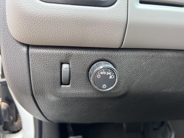 Photo of 2019 Summit White Chevrolet Colorado