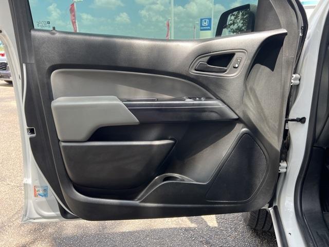 Photo of 2019 Summit White Chevrolet Colorado