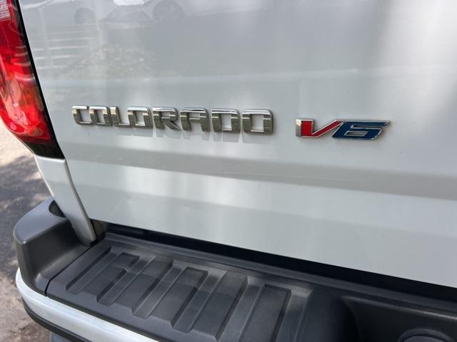 Photo of 2019 Summit White Chevrolet Colorado