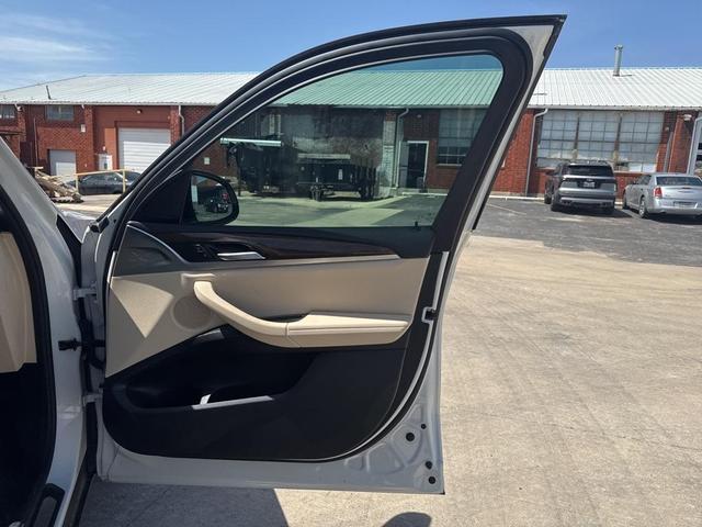 Photo of 2019 Mineral White Metallic BMW X3