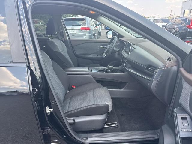 Photo of 2023 Black Nissan Rogue