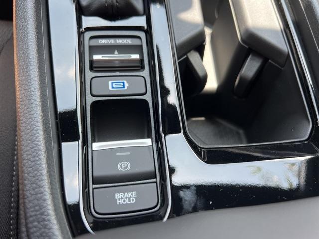 Photo of 2025 Platinum White Pearl Honda Accord Hybrid