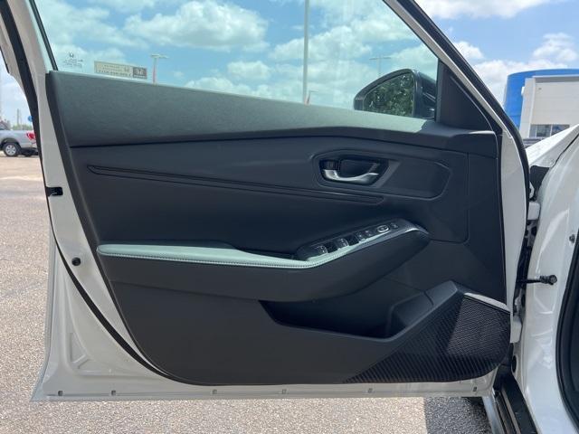 Photo of 2025 Platinum White Pearl Honda Accord Hybrid