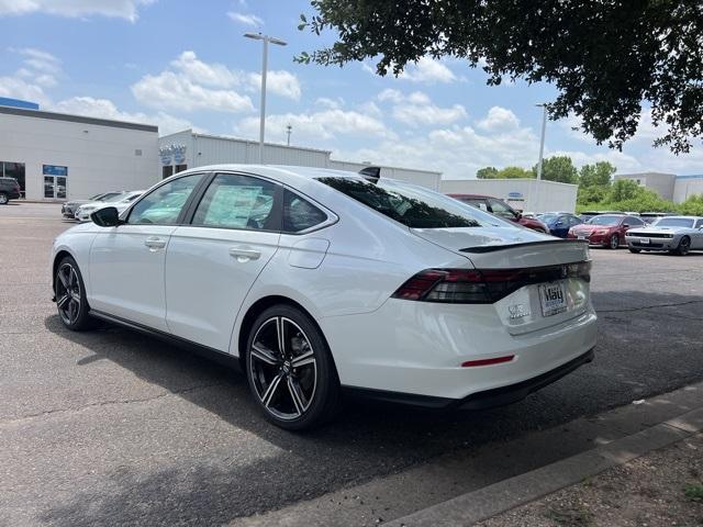 Photo of 2025 Platinum White Pearl Honda Accord Hybrid
