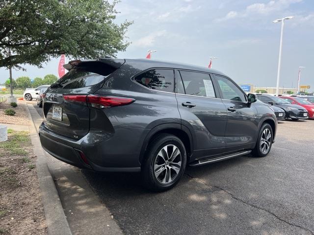 Photo of 2020 Moon Dust Toyota Highlander