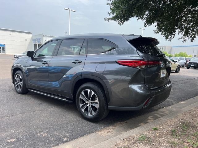 Photo of 2020 Moon Dust Toyota Highlander