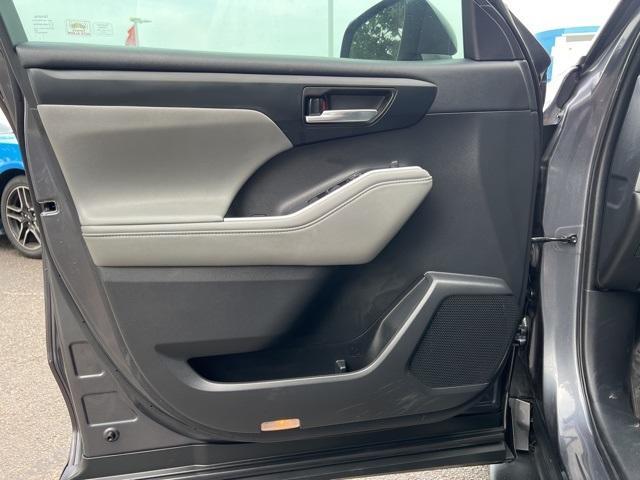 Photo of 2020 Moon Dust Toyota Highlander