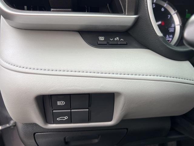 Photo of 2020 Moon Dust Toyota Highlander