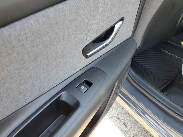 Photo of 2024 Ecotronic Gray Pearl Hyundai ELANTRA