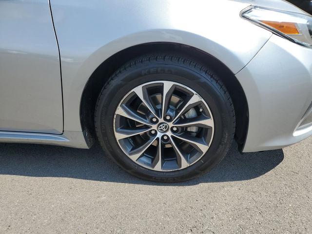 Photo of 2018 Celestial Silver Metallic Toyota Avalon