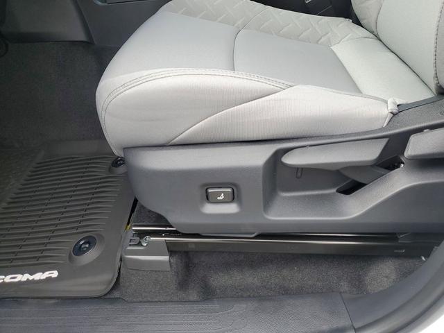 Photo of 2025 Ice Cap Toyota Tacoma