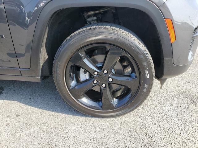 Photo of 2022 Baltic Gray Metallic Clearcoat Jeep Grand Cherokee