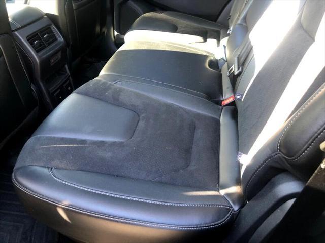 Photo of 2016 Kona Blue Metallic Ford Edge