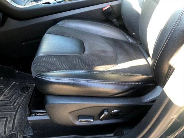 Photo of 2016 Kona Blue Metallic Ford Edge