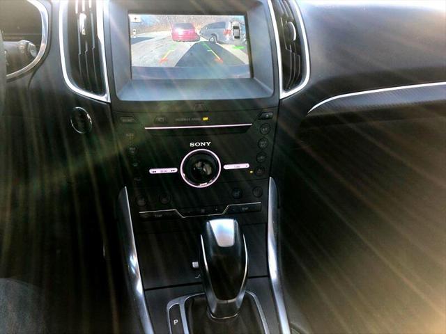 Photo of 2016 Kona Blue Metallic Ford Edge