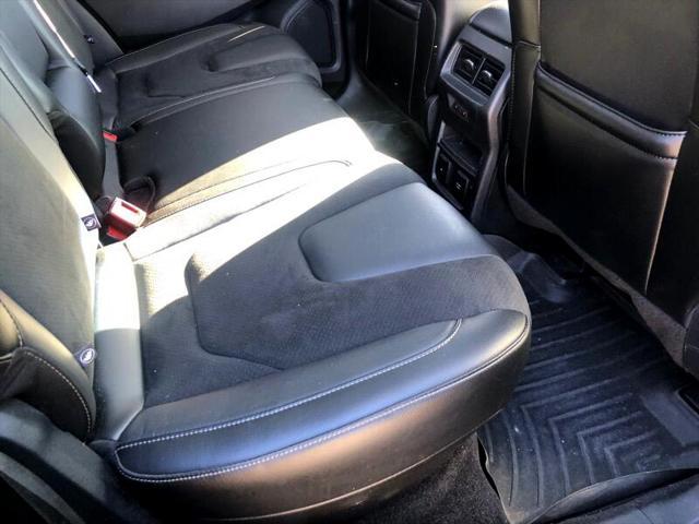 Photo of 2016 Kona Blue Metallic Ford Edge