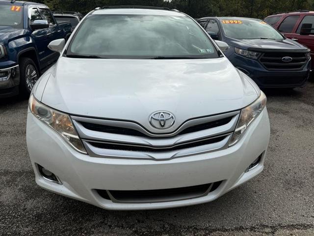 Photo of 2014 Pearl White Toyota Venza