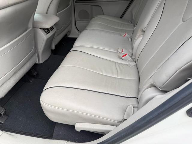 Photo of 2014 Pearl White Toyota Venza