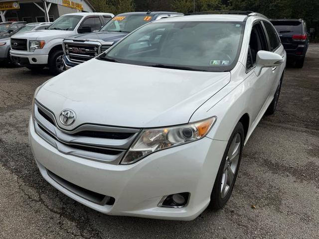 Photo of 2014 Pearl White Toyota Venza