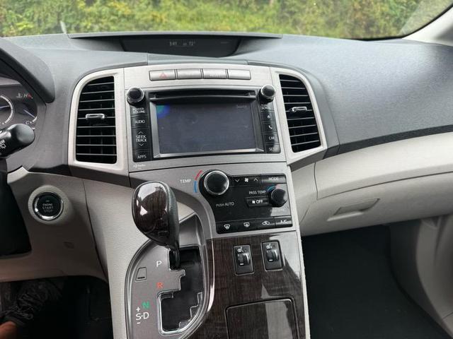 Photo of 2014 Pearl White Toyota Venza