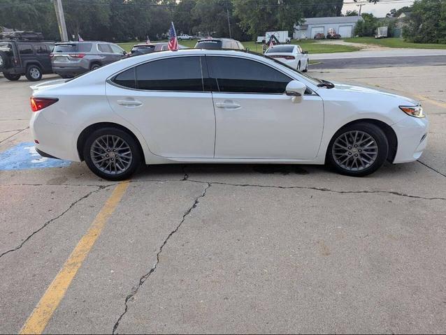 Photo of 2018 Eminent White Pearl Lexus ES 350