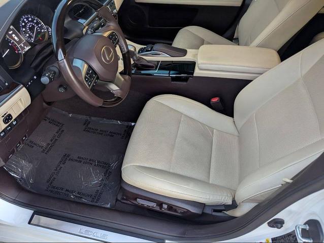 Photo of 2018 Eminent White Pearl Lexus ES 350