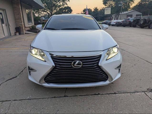 Photo of 2018 Eminent White Pearl Lexus ES 350